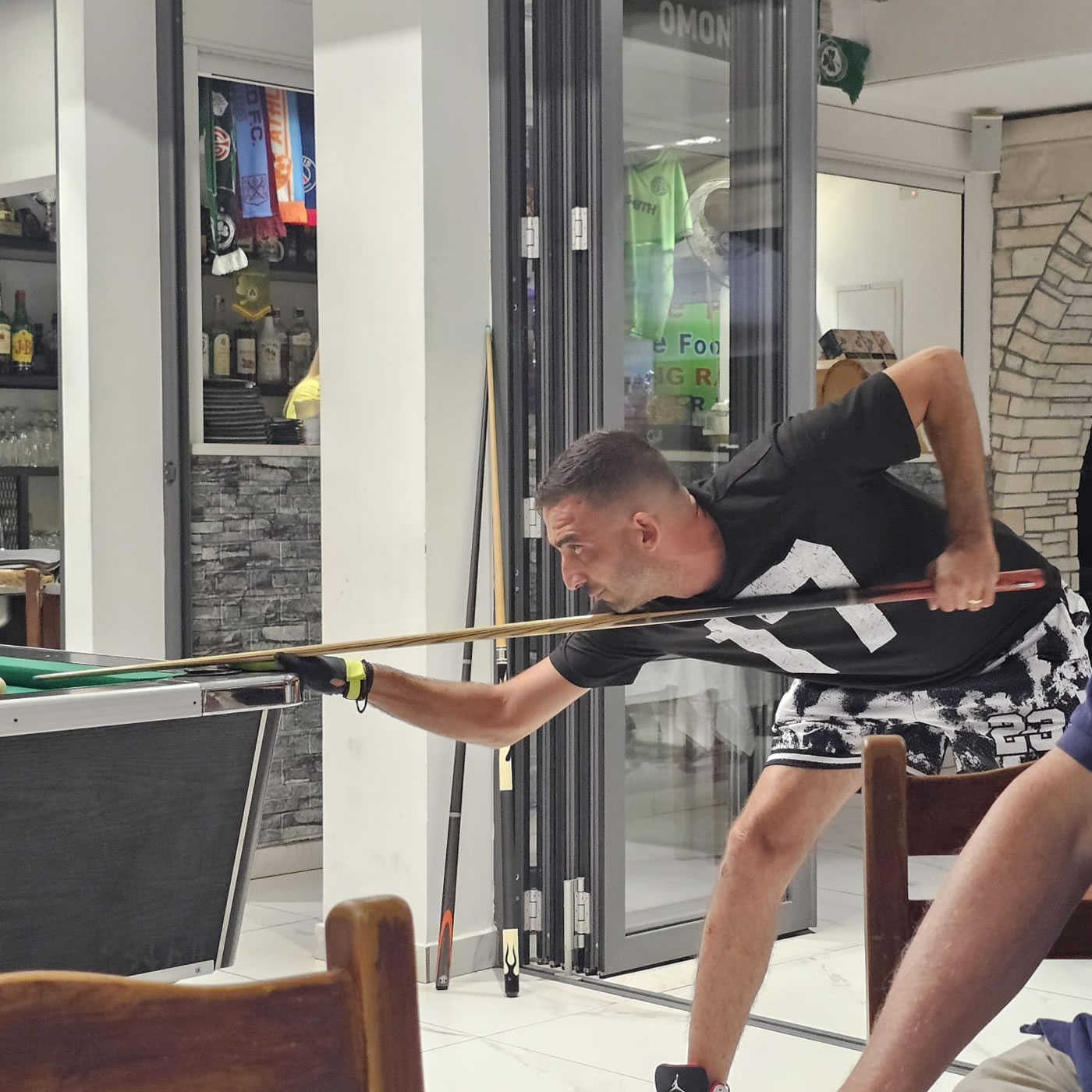 PLAYING_POOL_1400X