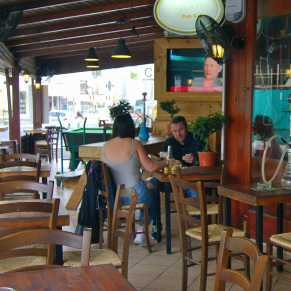 bottlebank_couple_outside_600x