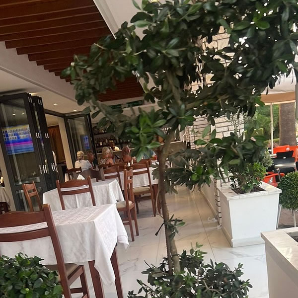 outside_coral_star_restaurant_600x