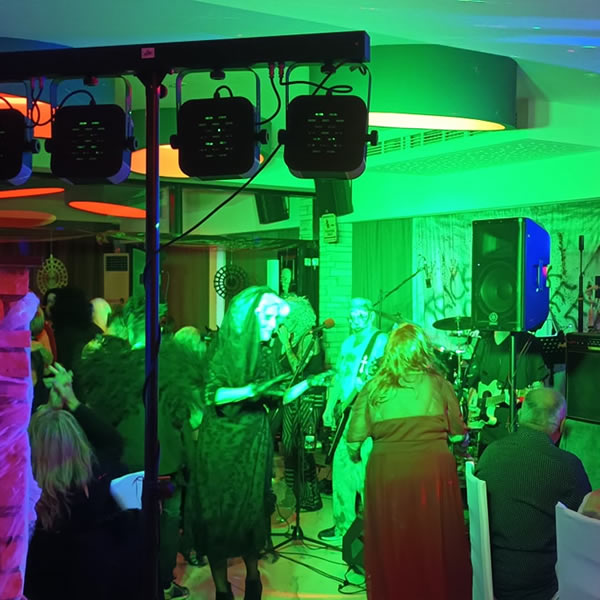 petsas_halloween_party_600x